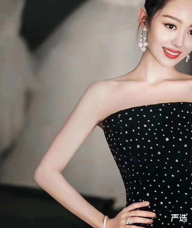 严选|薇娅素颜不如普通人？摘掉假睫毛以后颜值平平，网友：气质也变了