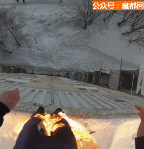 蜗牛研究僧 你们地面玩的都是娘炮！真正的俄罗斯人都是从屋顶往下跳！