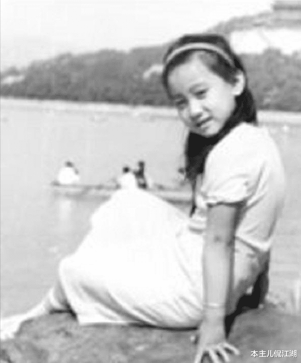 谭晶|军旅歌手谭晶：32岁嫁41岁老公，37岁做妈妈，丈夫是科学家