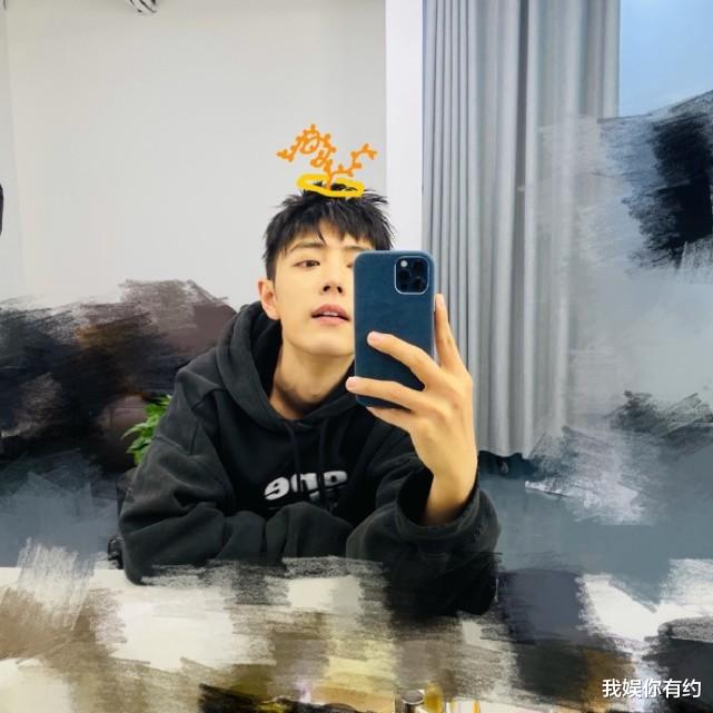 肖战|肖战陪伴家人过除夕，晒出自拍庆祝节日，无意中解锁“新”技能？