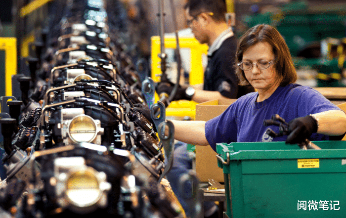 阅微笔记 家家都有的小白鞋，是从什么时候火起来的？