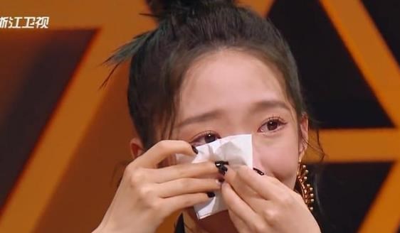 花颜有情兮 昔日华语天后被称为“冷门歌手”，还和华晨宇比较，真是笑话！