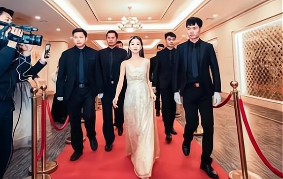 |被网友“打假”的年赚78亿网红：22岁假名媛，实则是发传单的小妹