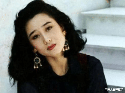 三姨太在买裙子|李连杰:为美娇娘修2亿豪宅,原配却住地下室,今重病是现世报?