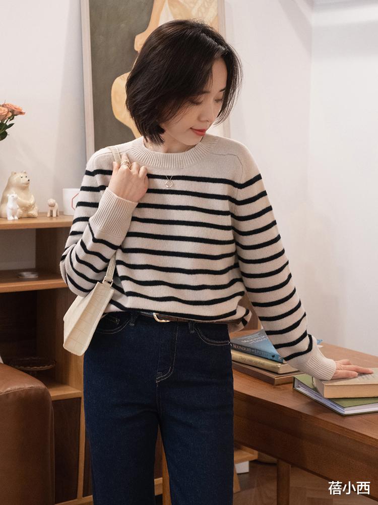 蓓小西 奔三奔四的女人,建议多穿“毛衣”,搭配半身裙裤子大衣都很高级