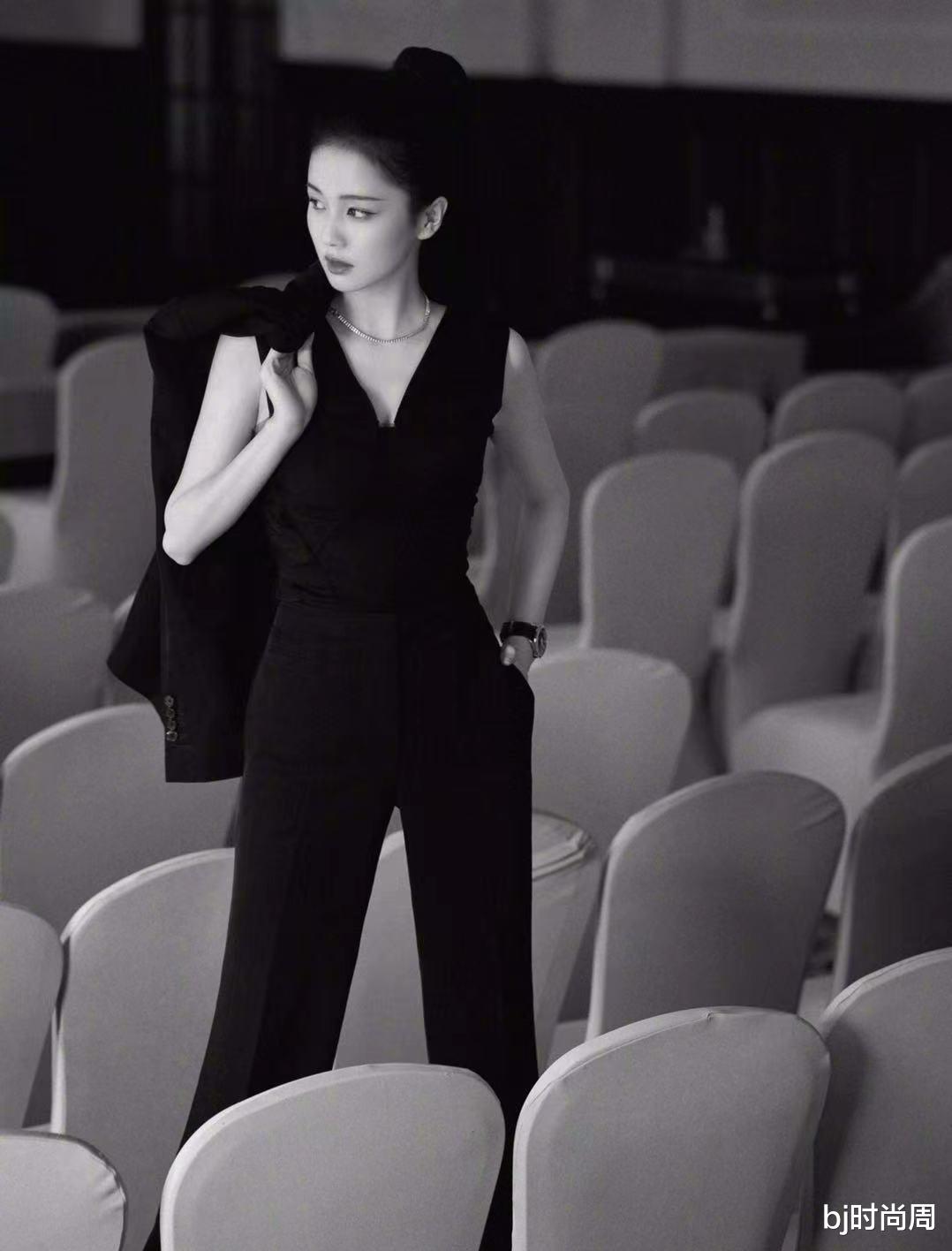 穿衣搭配|白鹿穿黑色连体裤搭配高马尾辫真够帅的，我也想穿同款