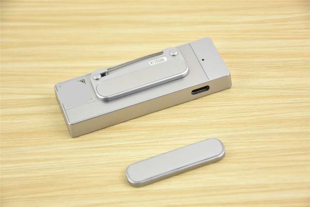 小葱拌豆腐WH 让正义不再迟到~法翼胸卡式执法记录仪T0