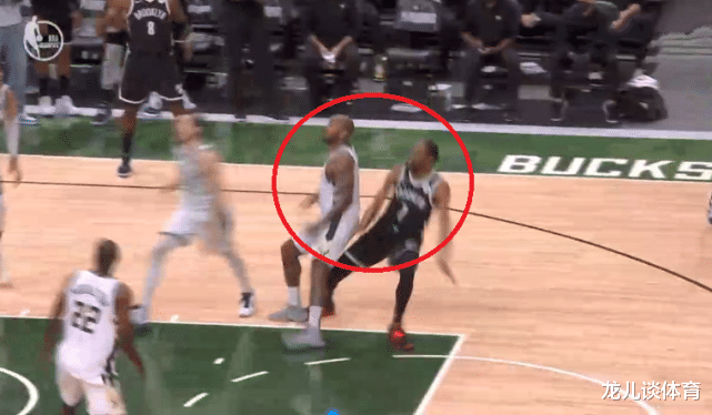 凯文·杜兰特|塔克防守杜兰特是强硬还是脏？柯凡：他是弄死杜兰特的犯规动作啊