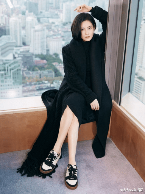 张柏芝|曾撞脸陈冠希!41岁张柏芝突晒短发近照,网友惊:美若少女