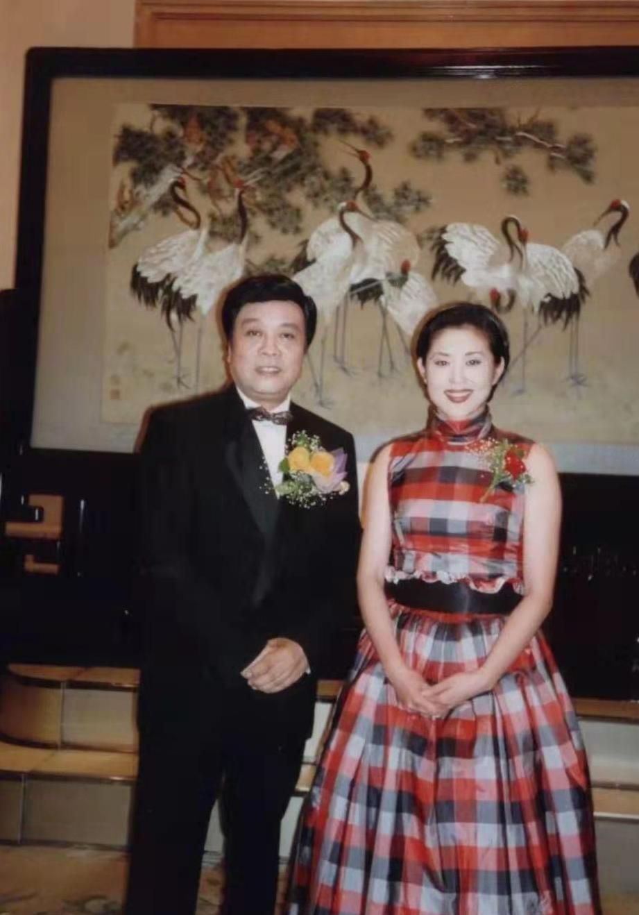 倪萍 什么叫老来俏看倪萍就明白,瘦身成功后气质绝佳,真是越老越优雅