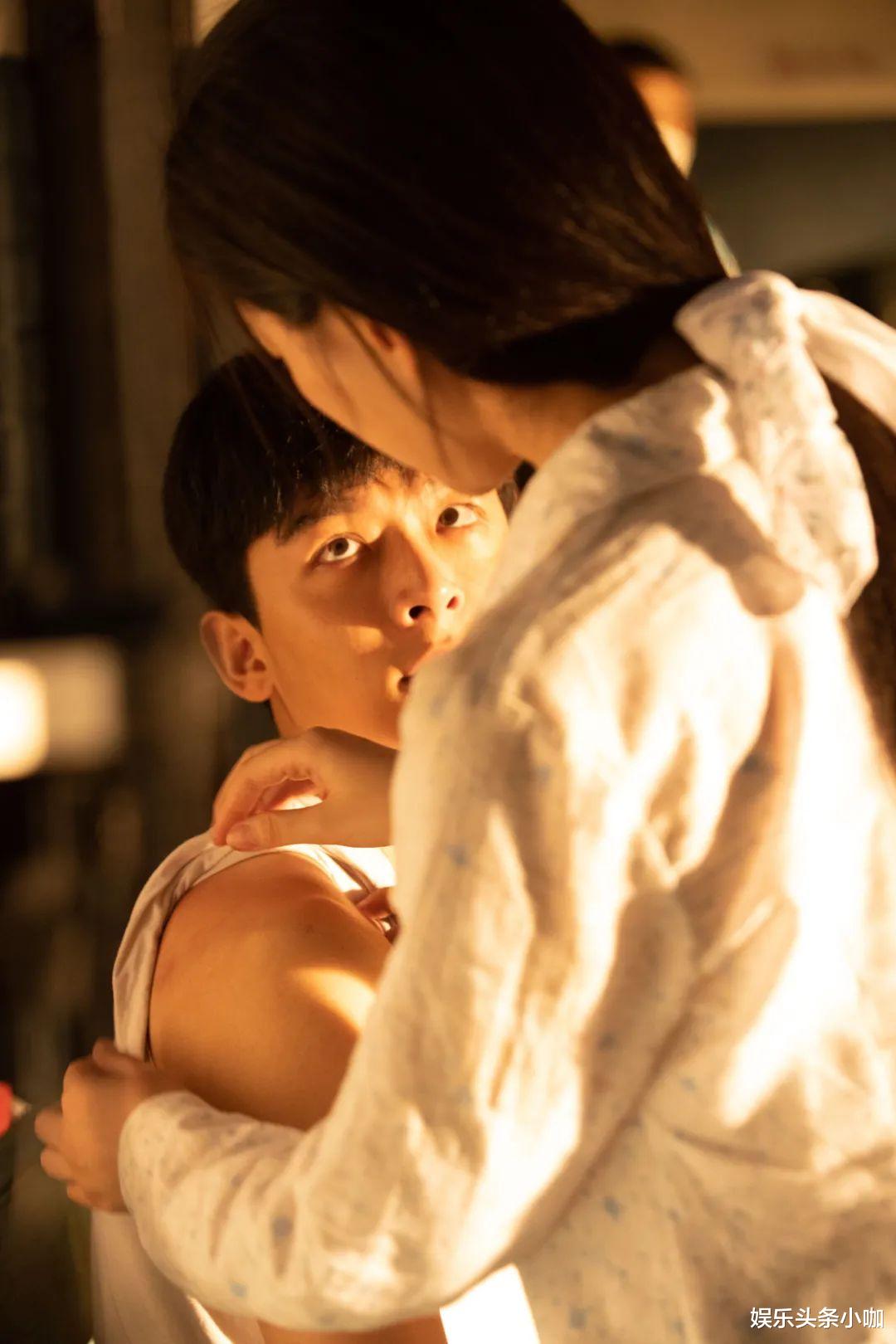 张晚意|新恋情曝光!刚红就劈腿,还玩剧组夫妻?