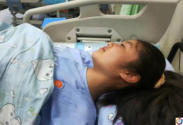 聋哑男子在路边捡了个女婴,几年后娶了媳妇,谁知13年后迎来悲剧