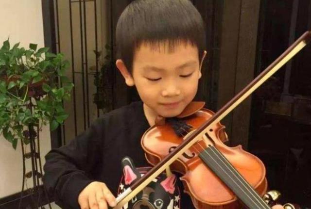 刘德华|离婚四年后，王宝强和马蓉带孩子差距大，一个抓学习一个直播卖货