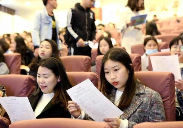 东昌府|“无编制”公务员脱颖而出，不要求应届毕业生，人到中年也可报考