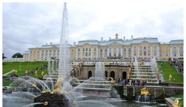 西双版纳 俄罗斯旅游住旅店,为何半夜有女孩敲门不能开?3名游客说出经验