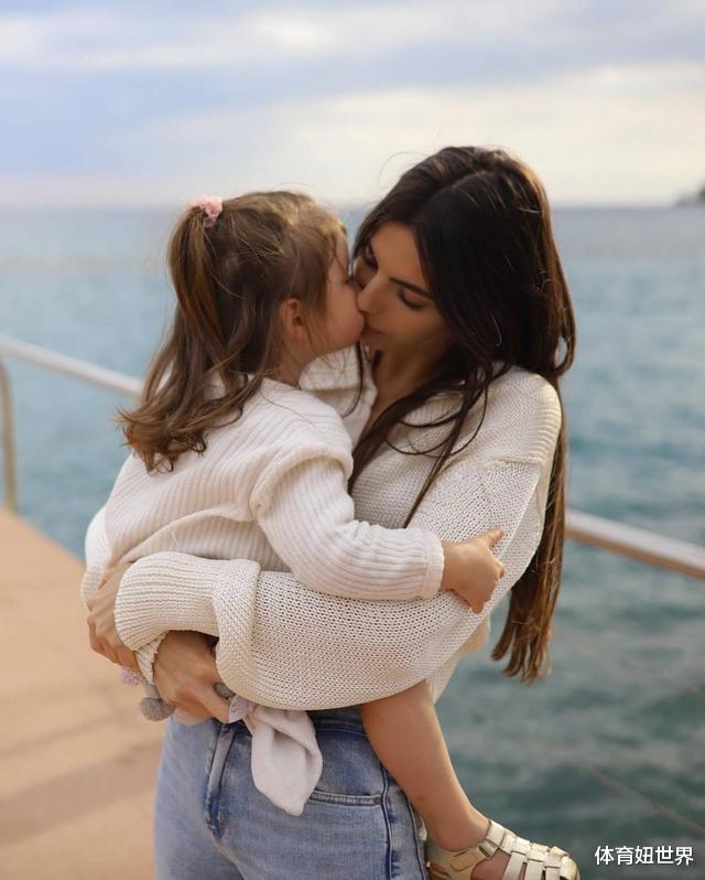 維斯塔潘|維斯塔潘女友大有來頭，F(xiàn)1三冠王千金，先后與紅牛兩大車手譜寫姐弟戀