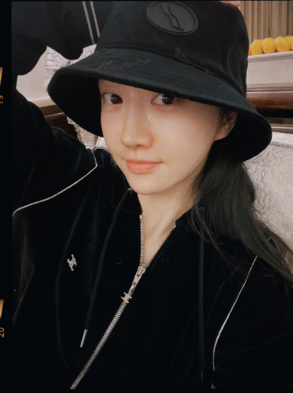 周雨彤|景甜最新素颜照美丽不减