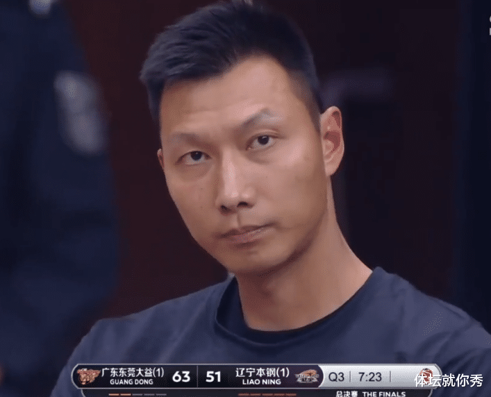 广东男篮|11冠王！广东2-1辽宁，65次犯规+72次罚球真惨烈，郭艾伦直接离场