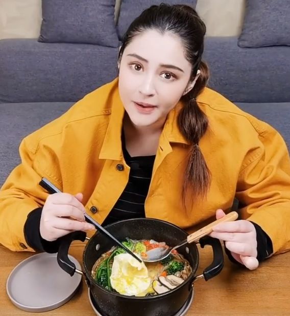 李心艾|李心艾发福后变化大，别人一胖毁所有，她却美成了“杨贵妃”