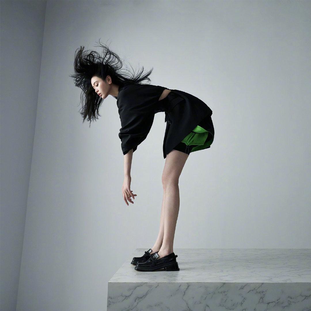 奚梦瑶|奚梦瑶二胎复出失败？过度磨皮骨相全无，精修硬照也没当年的风采