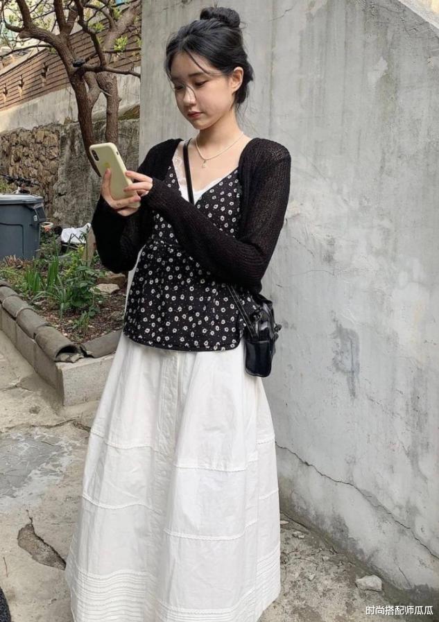 时尚搭配师瓜瓜|?你是什么身材，就穿什么裙子，梨形身材的女性很适合第一种！