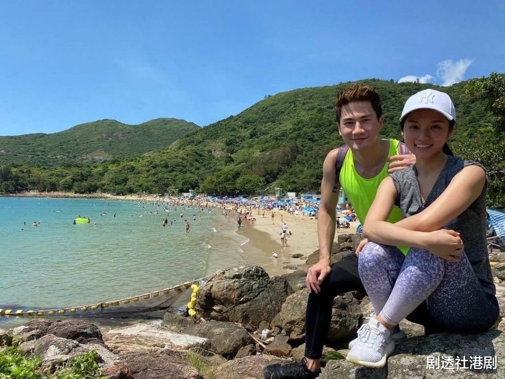 香港小姐|恭喜！26岁TVB小花晒硕士毕业照，同公司艺人男友低调出镜撒狗粮