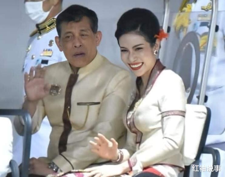 诗妮娜|诗妮娜人美双商超高，趴地给苏提达行大礼，守规矩不越雷池一步