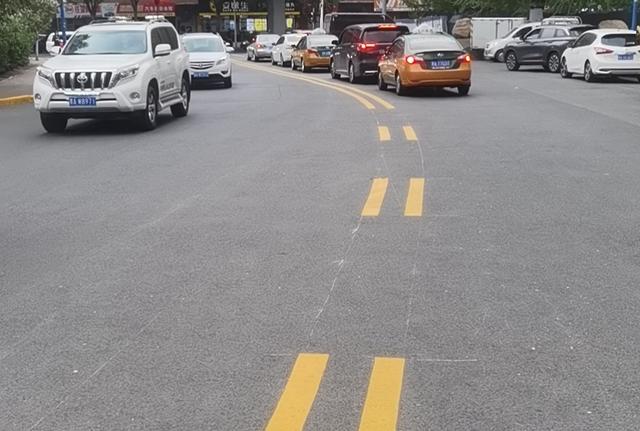 生活报 哈尔滨市民反映河政街交通标线不清,交警:现场施划