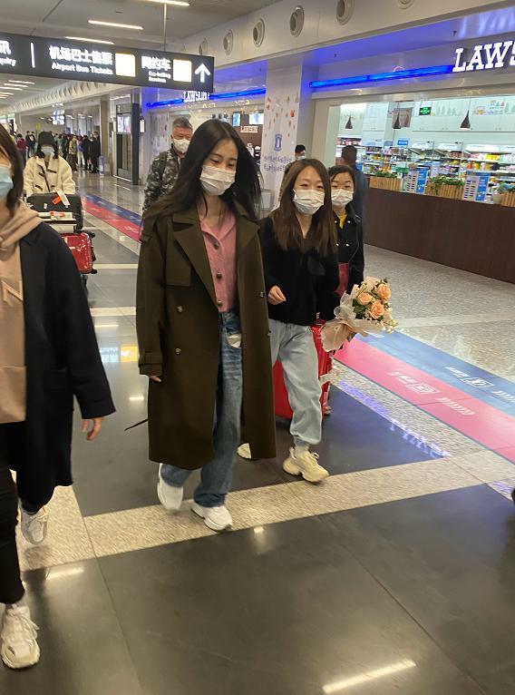 张碧晨|张碧晨未婚当妈风波过后，录制综艺心情好，生图却暴露当妈的无奈