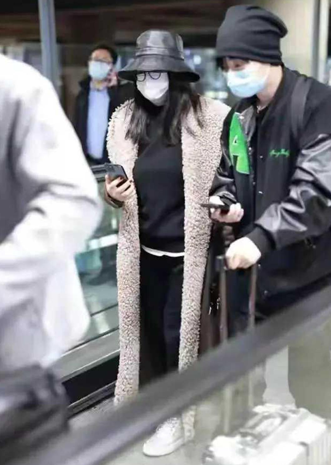 迪丽热巴|李湘离婚后放飞自我，机场露面身材失控，目测至少有180斤