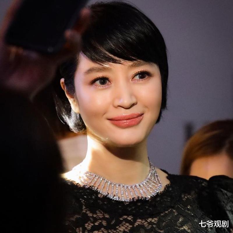 金惠秀|老妈拆散恋情，幸而朋友一呼百应，50岁金惠秀夜半健身保身材