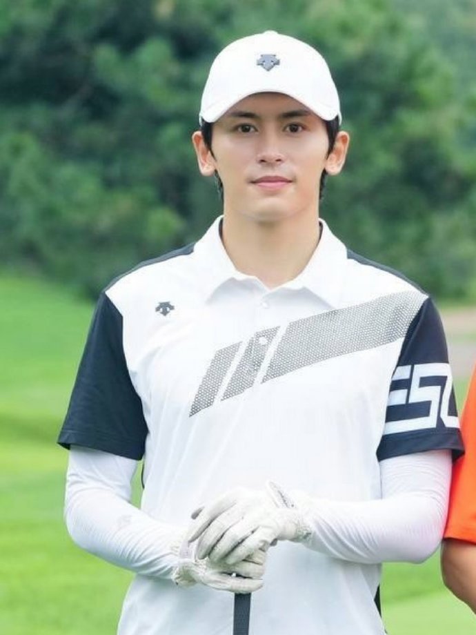 黄景瑜|文体不分家!张哲瀚为奥运健儿庆生,邓伦求奥运冠军签名照