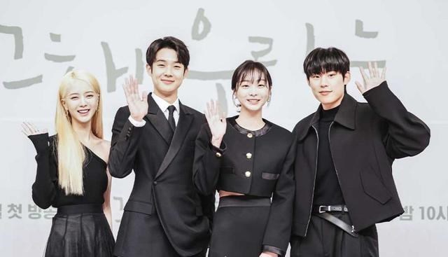 |崔宇植金多美CP感爆发！《我们的夏天》首播看点，本月必追韩剧