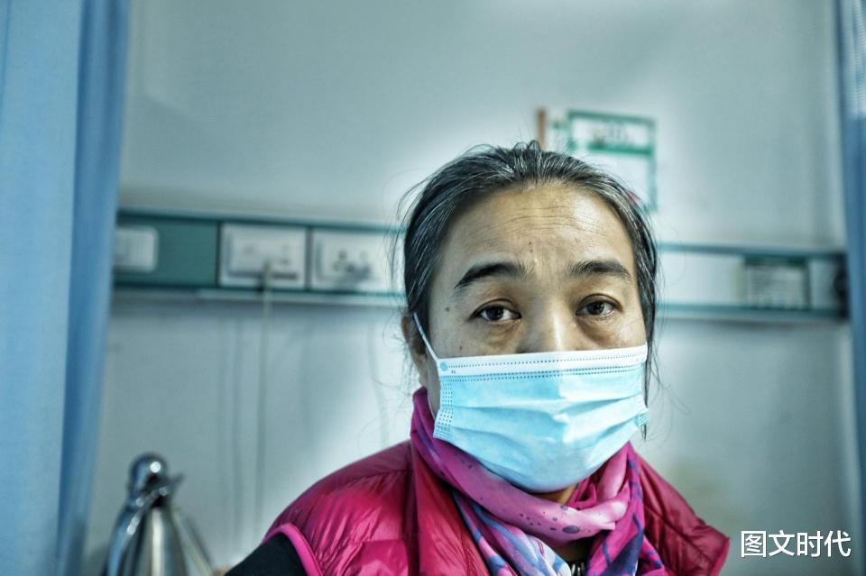 图文时代 女子13岁目睹母亲血癌去世，辍学打工还债，没想到如今噩梦重演