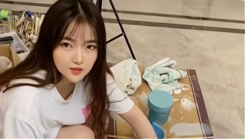 95后网红壁画师张丽佳，靠刮腻子创作壁画，6天就能挣4万元报酬！