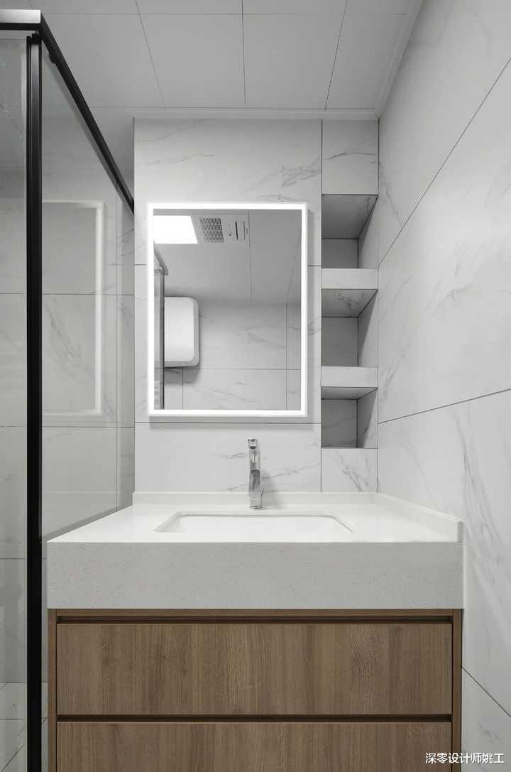 卫生间面积小,不如用镜柜,浴室柜,壁龛来增加收纳,用着真的不错