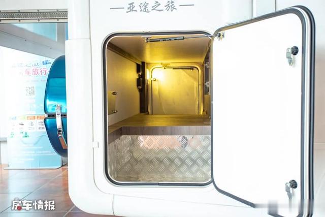 房车|大品牌主流房车啥样？空间大能住祖孙3代人，水电足够装修上档次