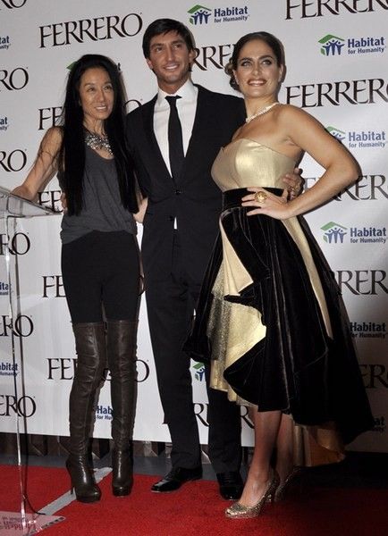 雷萨|27岁花滑王子，和63岁婚纱女王恋爱7年没名分，转身迎娶泰国名媛