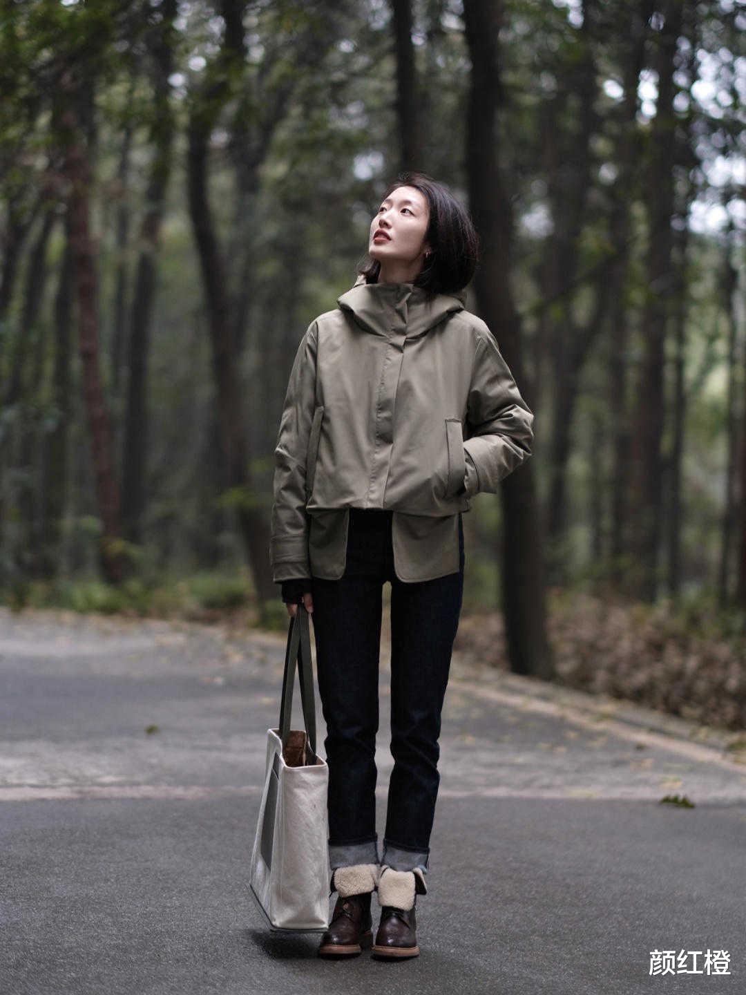 颜红橙 有这几个特点的短款羽绒服，一定要码住，上身不显臃肿也不压个子