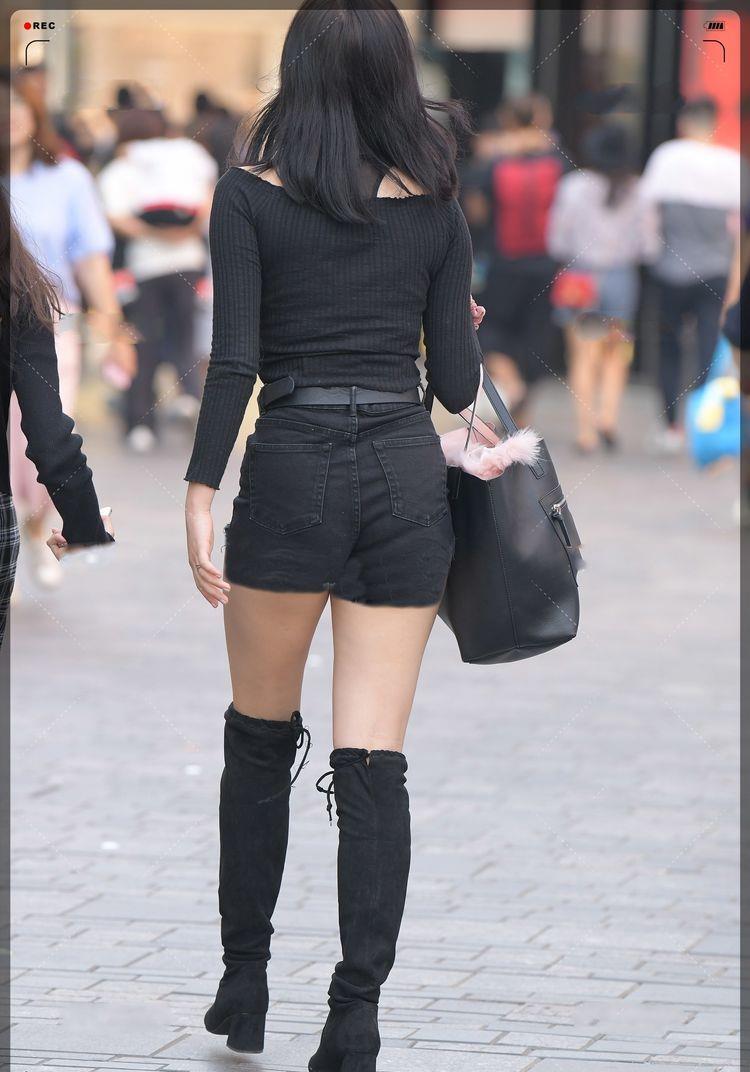 短裤|买鞋的时候穿上一双黑色的长靴，增加了长腿。