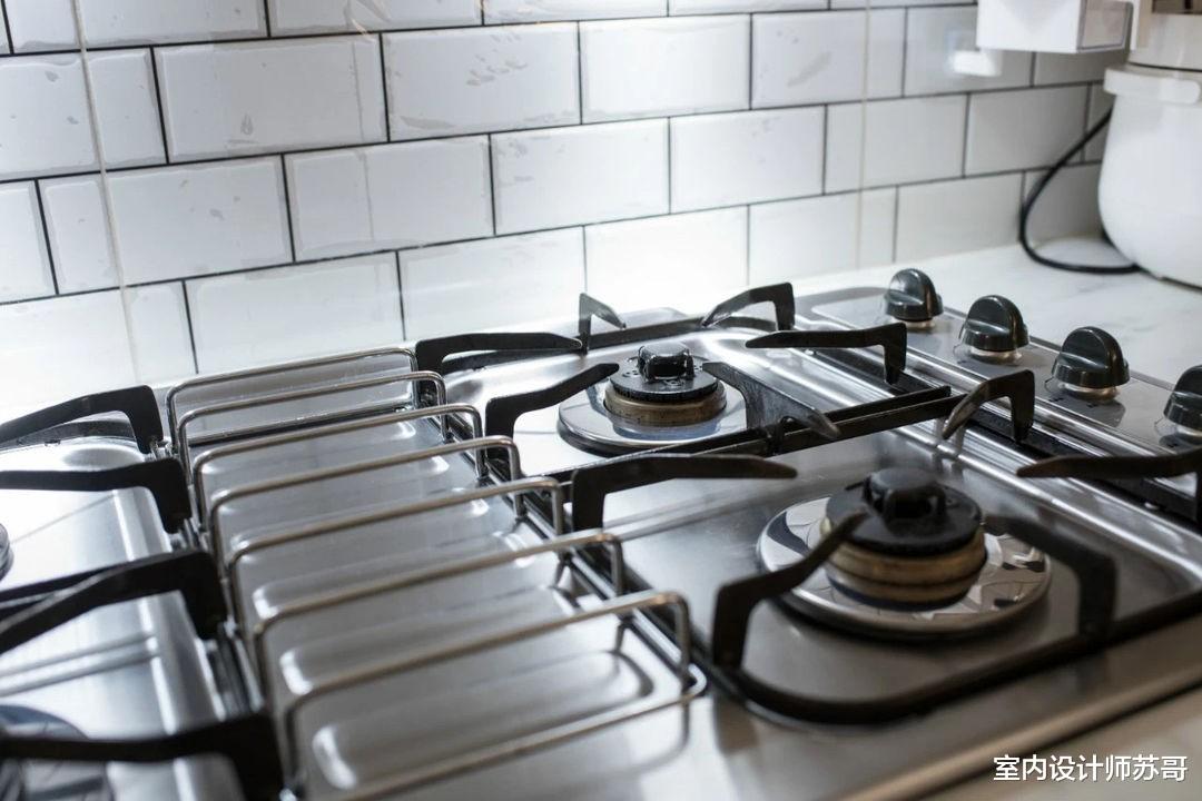 120平的四口之家，竟然没有一个柜子？但收纳功能十分的强大