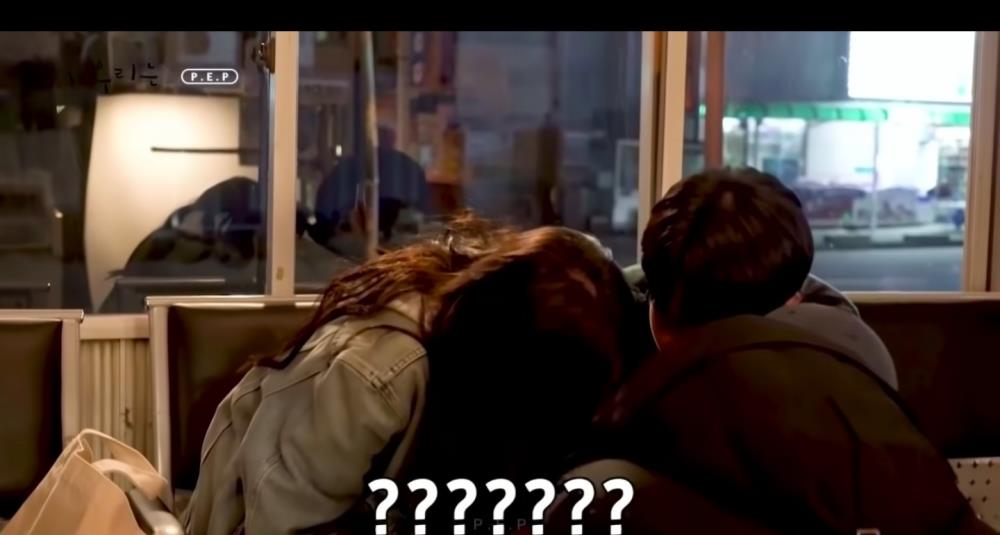 杨怡|《那年我们》吻戏花絮比正剧还甜！崔宇植吻状太惨，惹金多美笑场