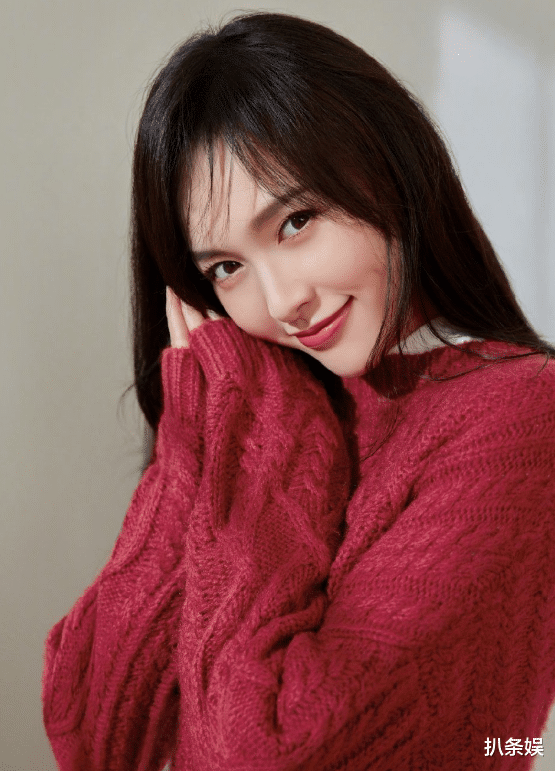 街拍|唐嫣久违晒照秀辣妈身材，新造型知性优雅，胖了一些依旧好看