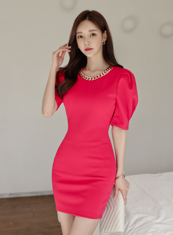 心壹穿搭|女神孙允珠的时尚搭配：杜松子酒红维多利亚灯笼裙