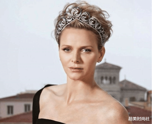 超美时尚社 43岁夏琳因病容貌大变！多年不戴结婚钻戒，曾被赞为美人鱼王妃