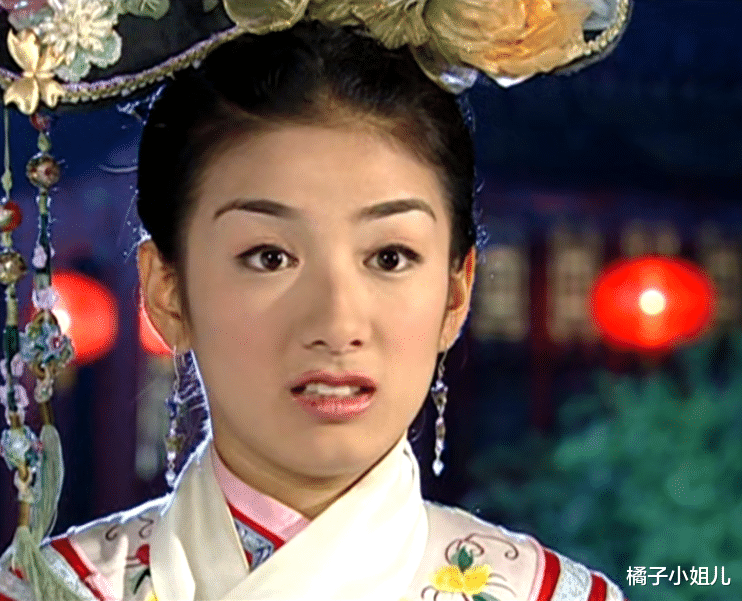 小燕子|还珠：知画和小燕子，到底谁才是正妻？看着她俩的旗头，一目了然