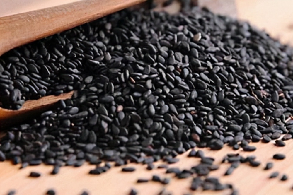 骨质疏松|86岁骨科院士呼吁停止使用，比味精还伤骨，许多人还在往嘴里送，尽早停下