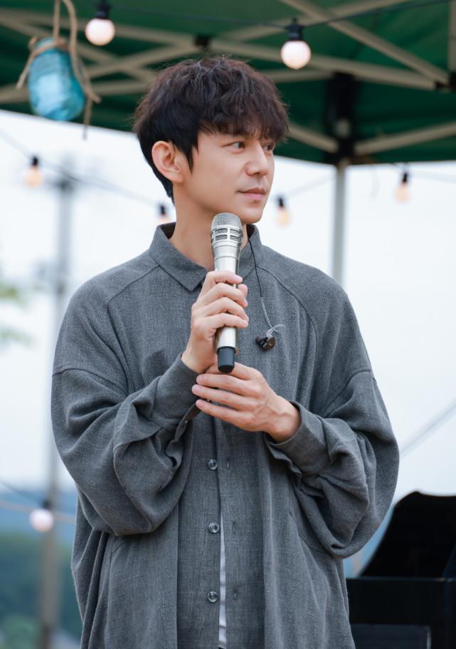 大海在线|谢娜刚复出,何炅就出事?收金条这事可糊弄不过去了