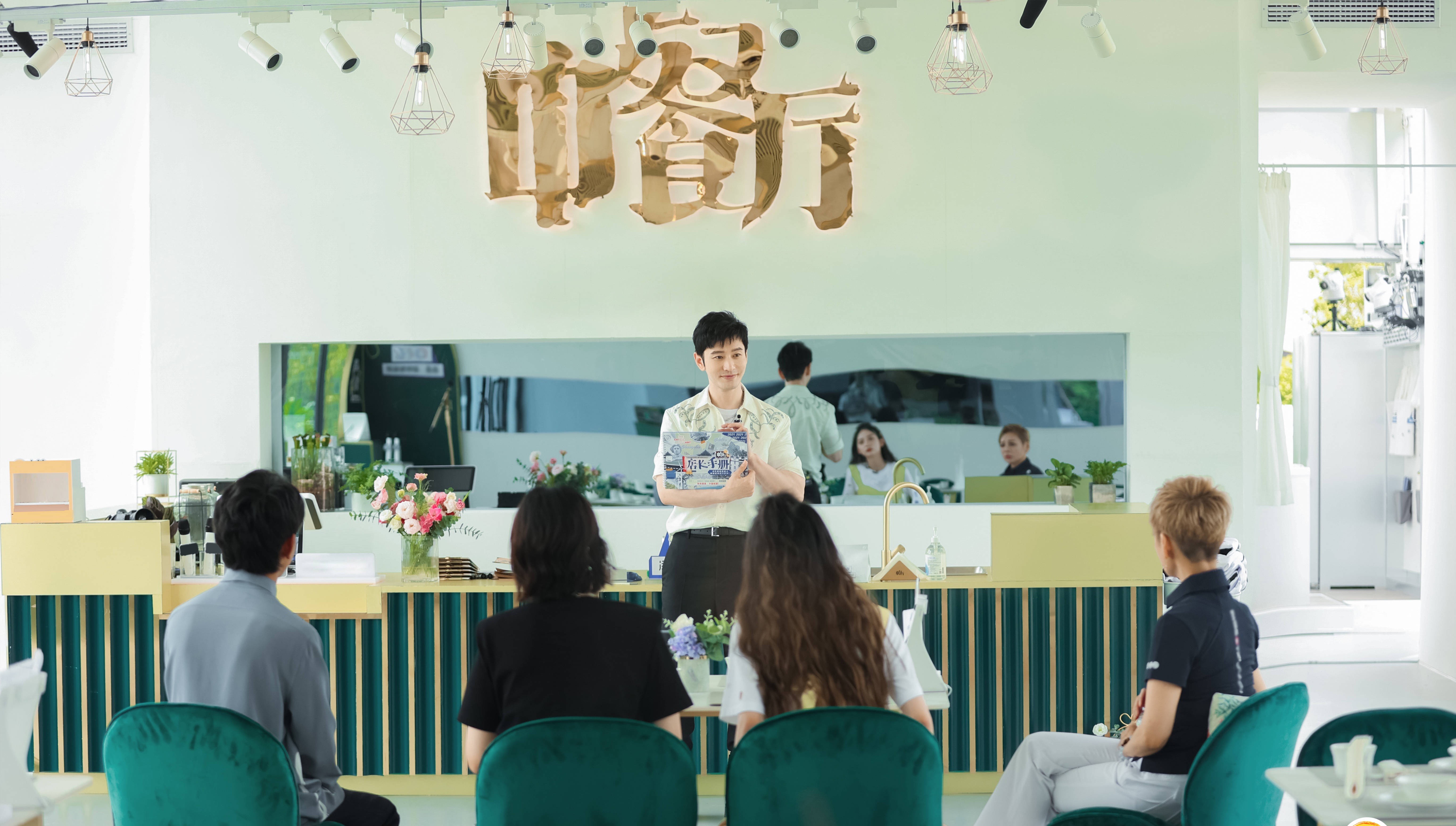 姚安娜|中餐厅里姚安娜不认识葱和韭菜，周也的表情直接失控了，真是笑死了