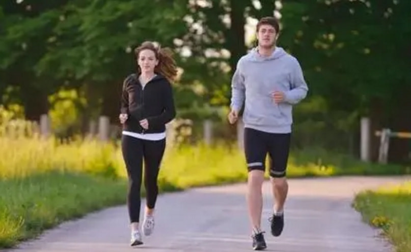 1药网 半夜腿抽筋被疼醒，别只顾着补钙？还要注意可能是这3种病